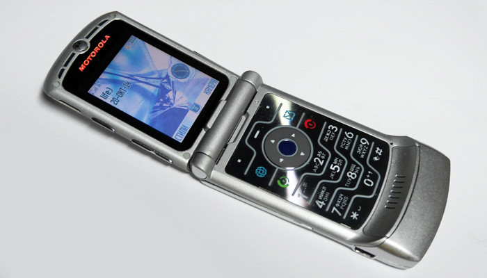 Old Razr Motorola is Hinting at the Return of its Iconic Razr Flip Phone ...